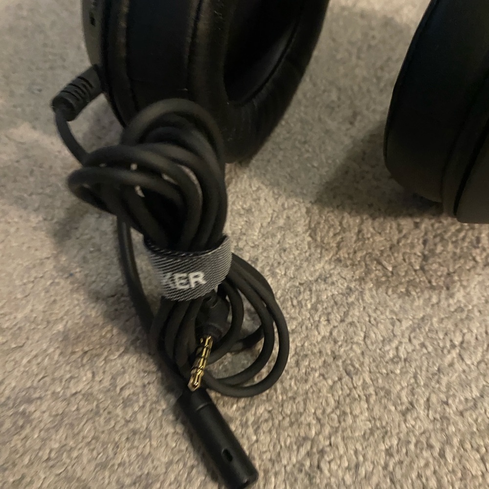 Headset - Picture 2 of 4